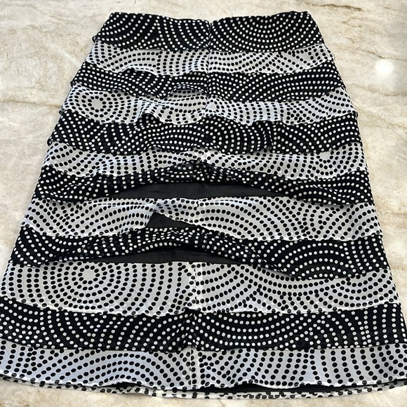 Jackie Jon | Tiered Polka Dot Pencil Skirt | Black & White | Size 6 - Picture 4 of 11